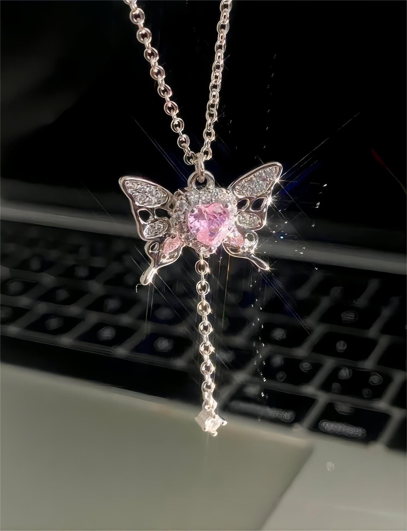 Collier charmant et doux en forme de cœur et de papillon
