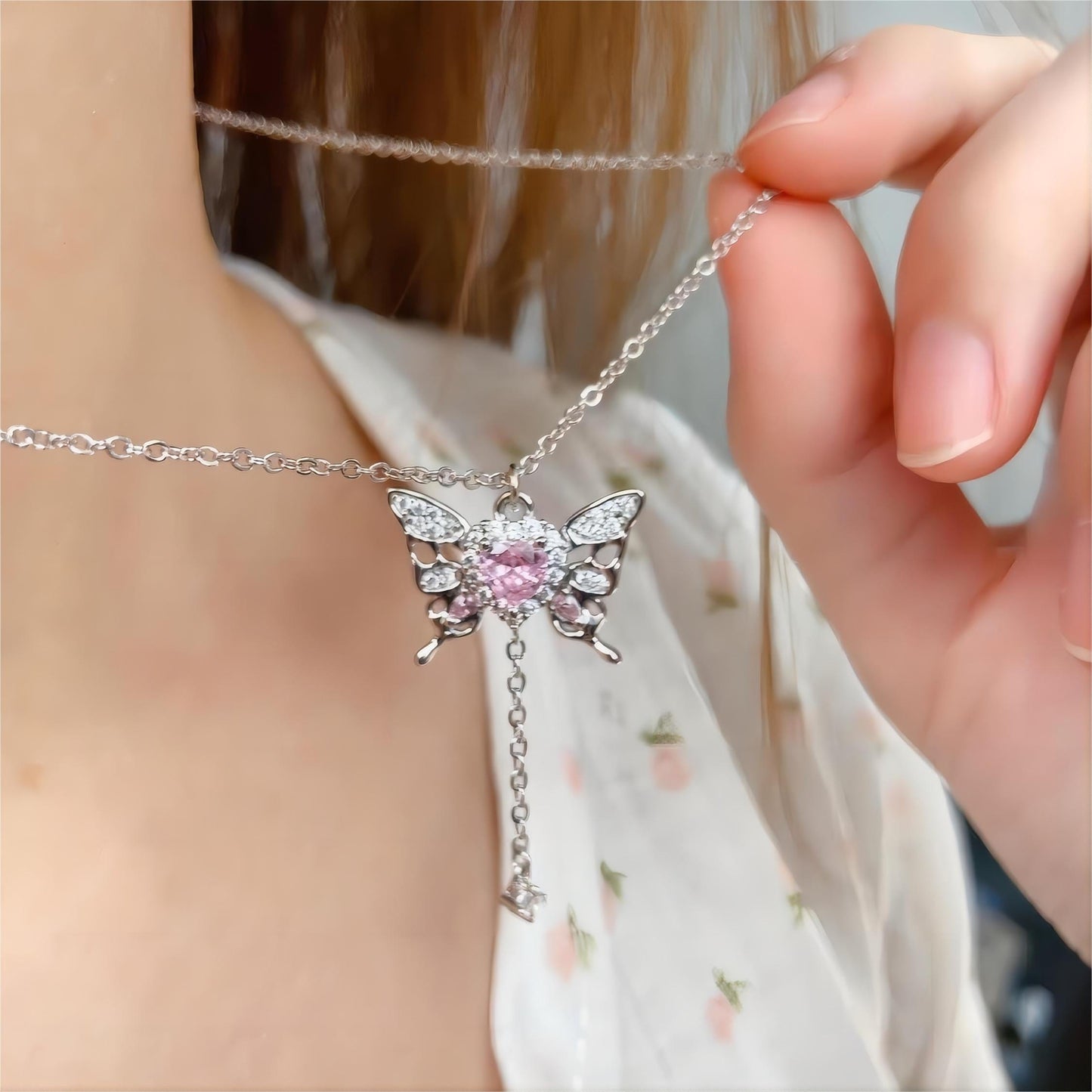 Collier charmant et doux en forme de cœur et de papillon