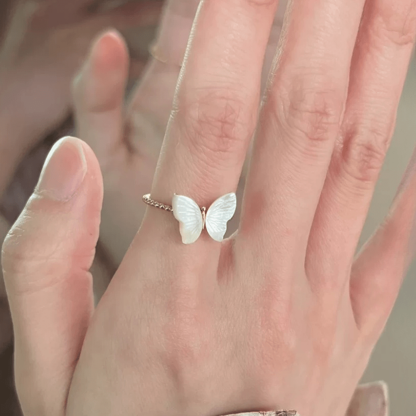 Schicker offener Ring mit Schmetterlingsfritillaria