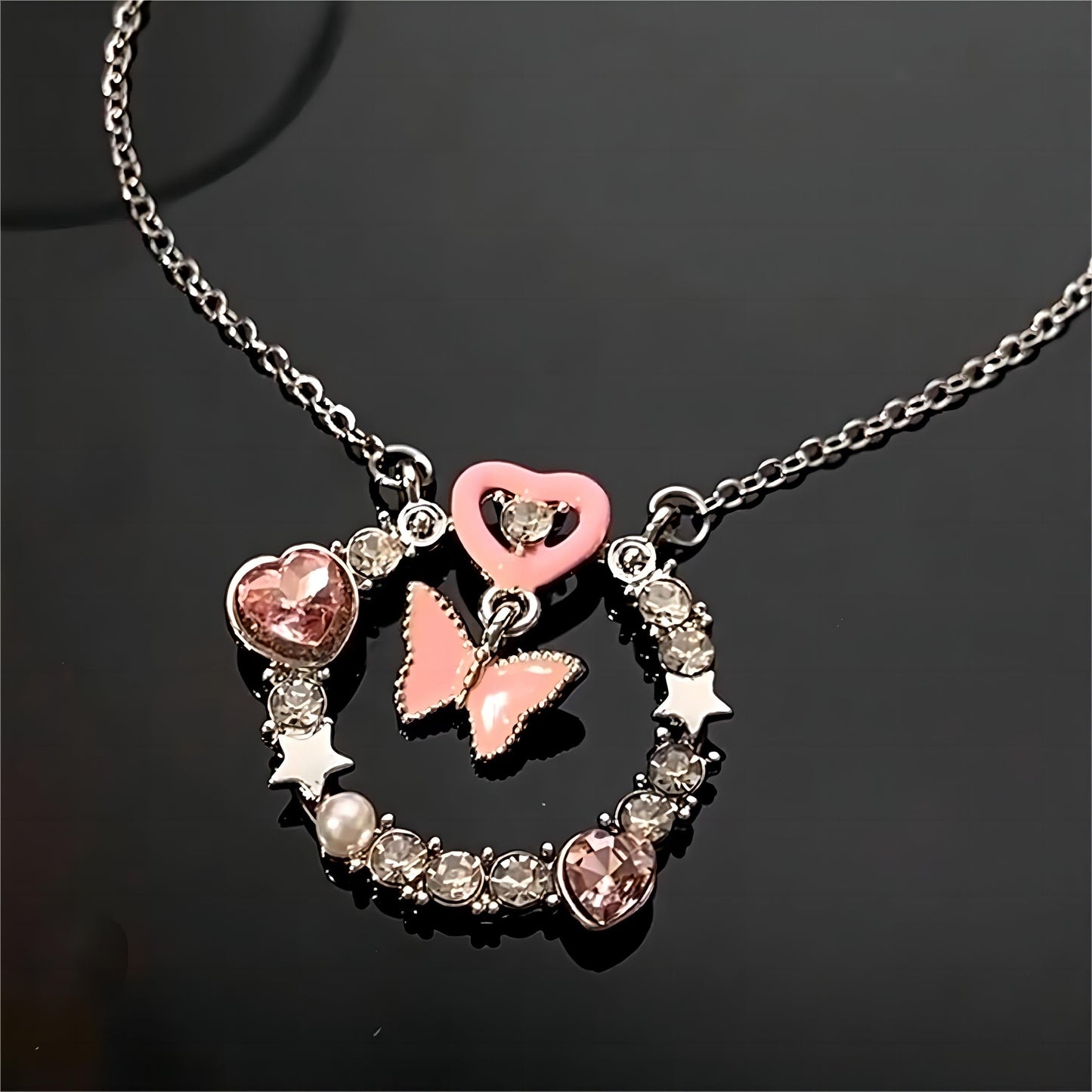 Collier avec anneau en forme de cœur et papillon rose