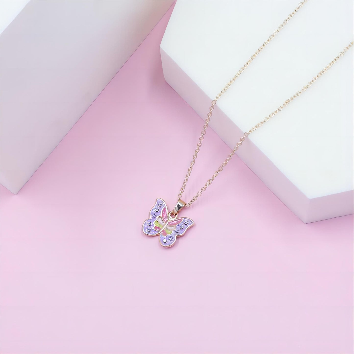 Collier assorti à motif papillon doux et beau