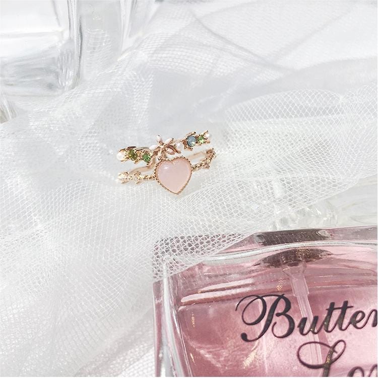 Bague coeur en opale avec un motif floral charmant et doux