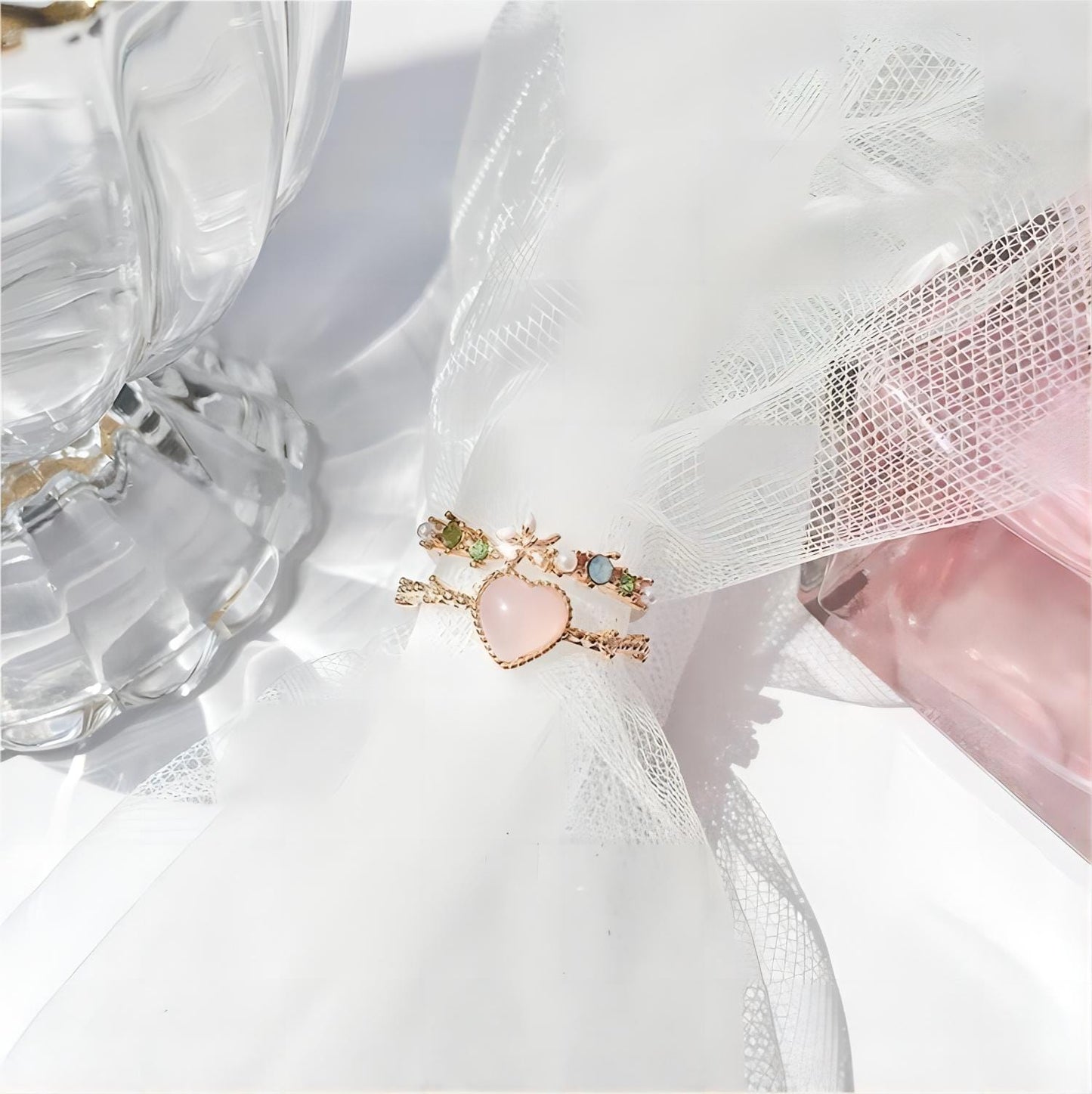 Bague coeur en opale avec un motif floral charmant et doux