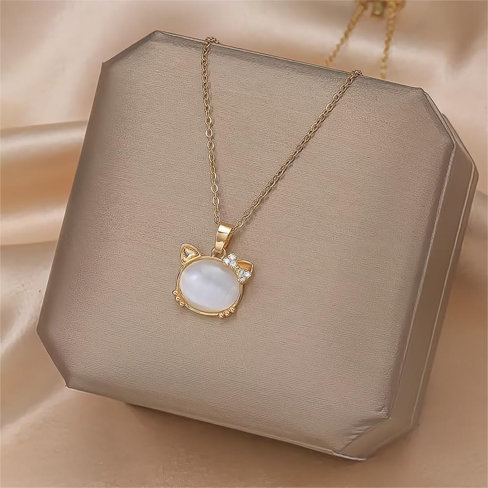 Elegant Labradorite Kitty Pendant Necklace