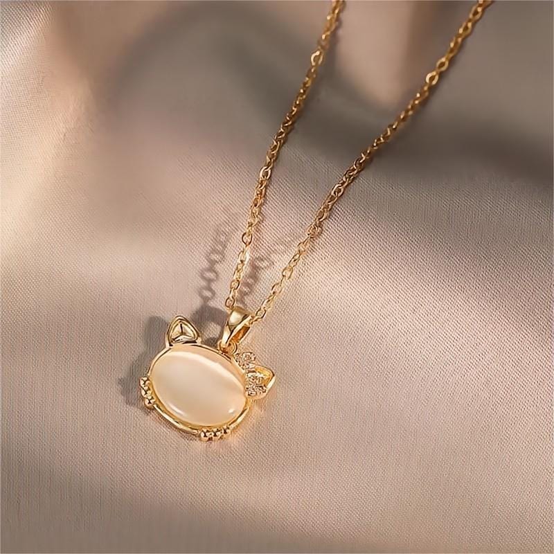 Elegant Labradorite Kitty Pendant Necklace