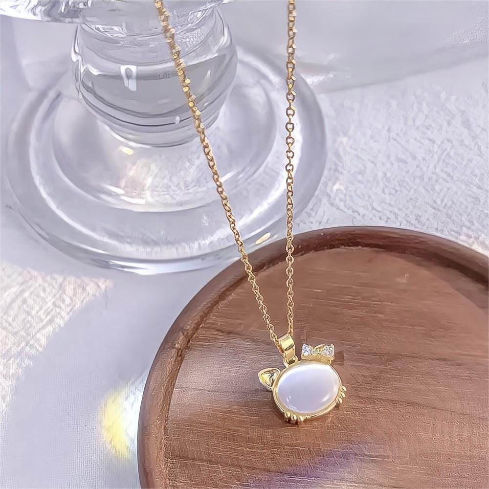 Elegant Labradorite Kitty Pendant Necklace