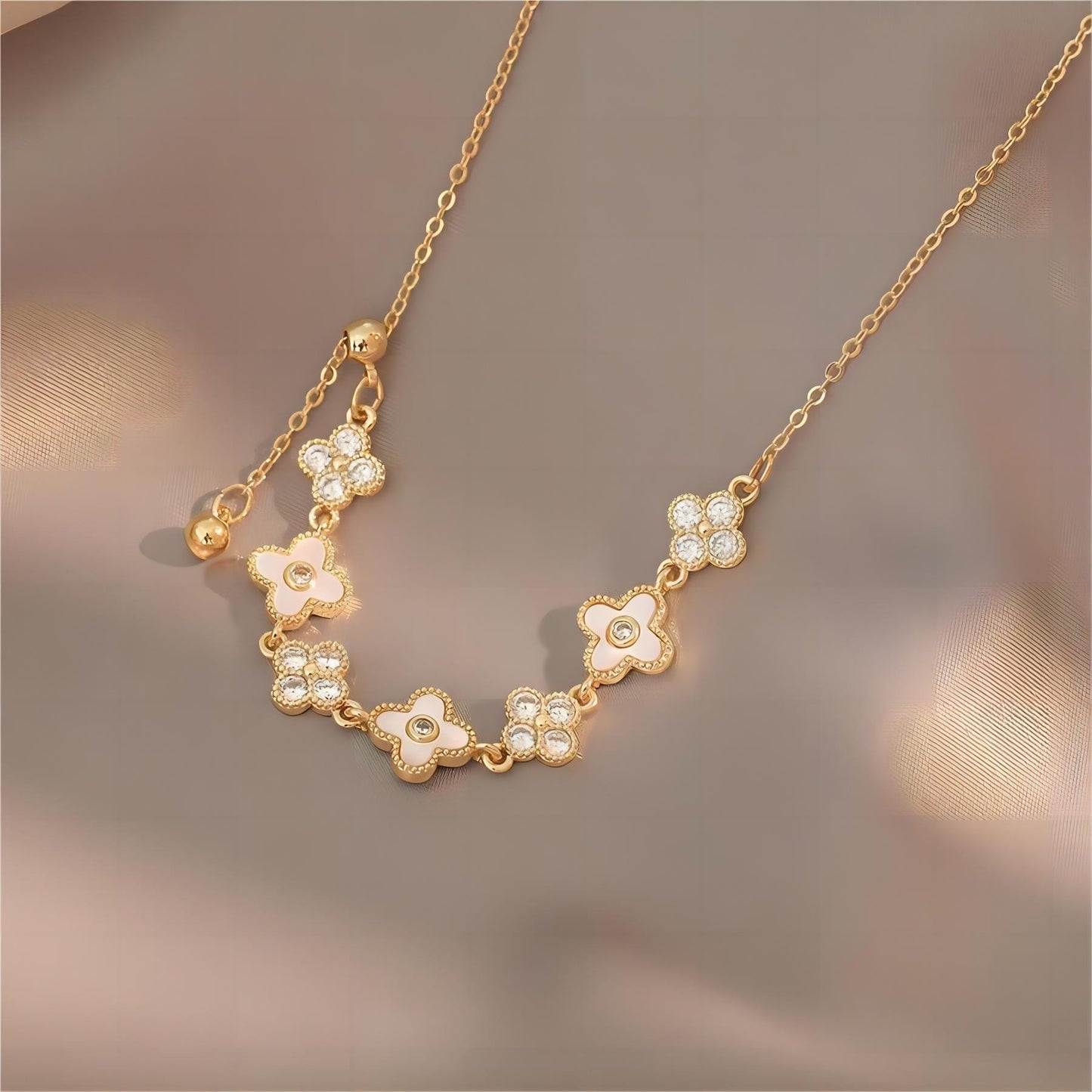 Charmant collier floral en coquillages de perles naturelles