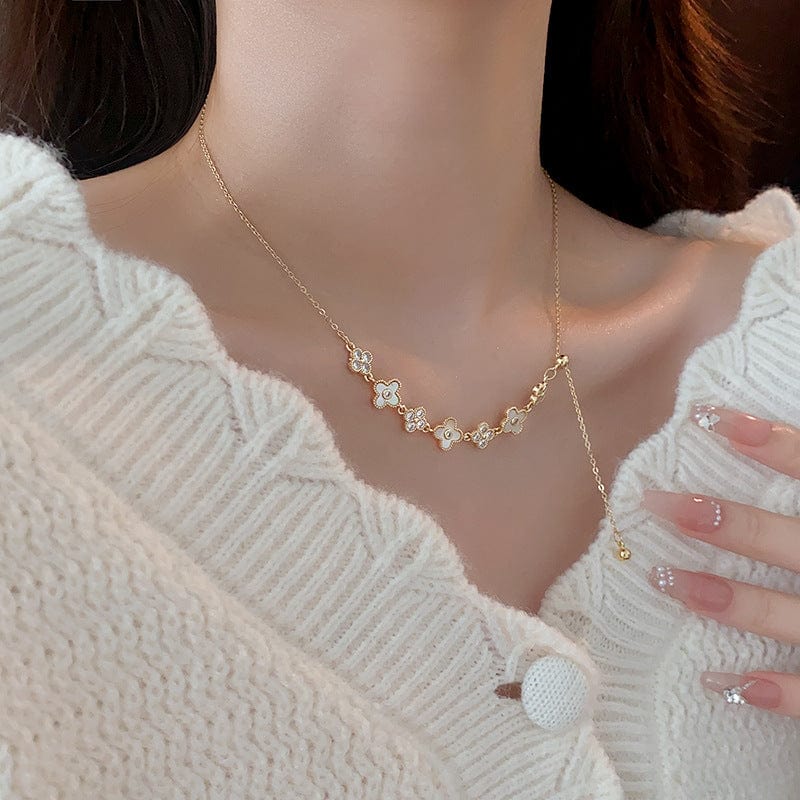 Charmant collier floral en coquillages de perles naturelles