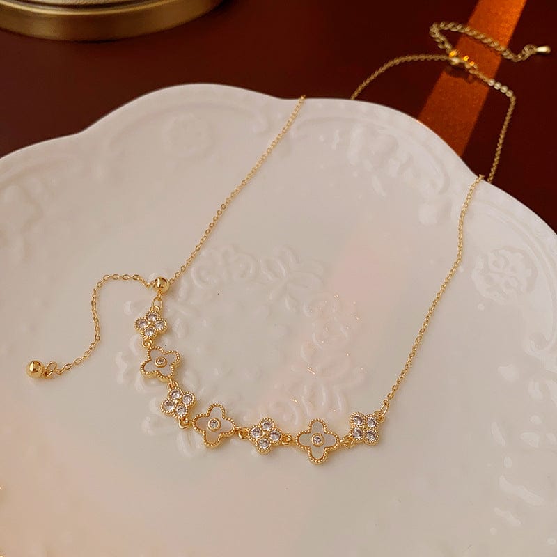 Charmant collier floral en coquillages de perles naturelles