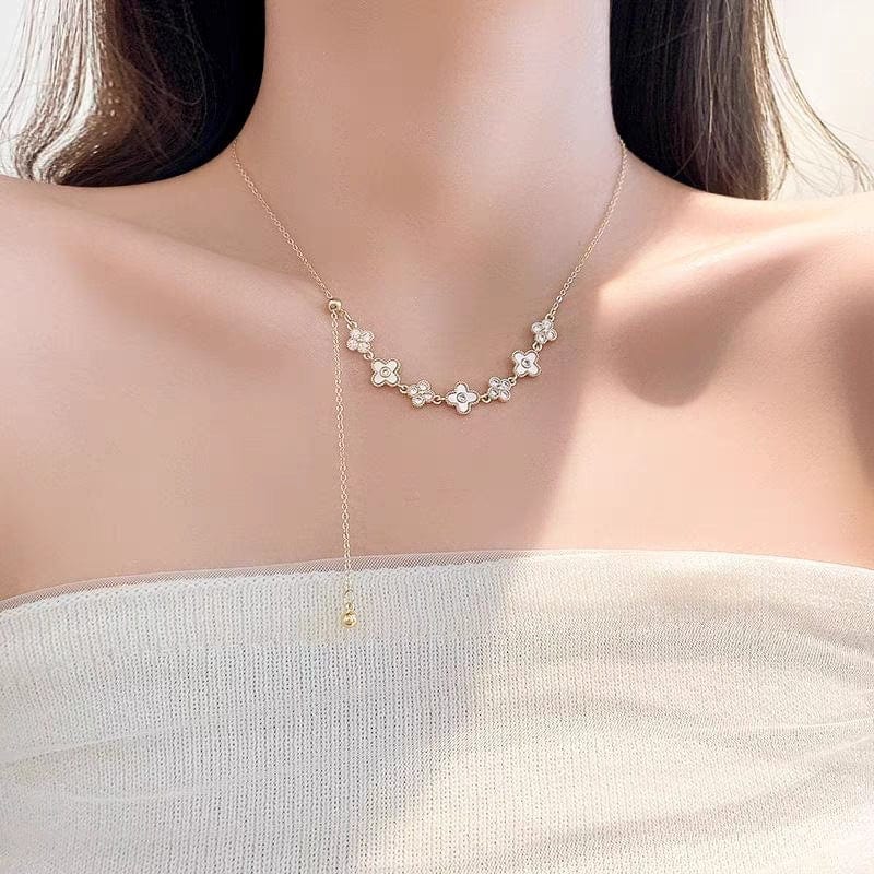Charmant collier floral en coquillages de perles naturelles