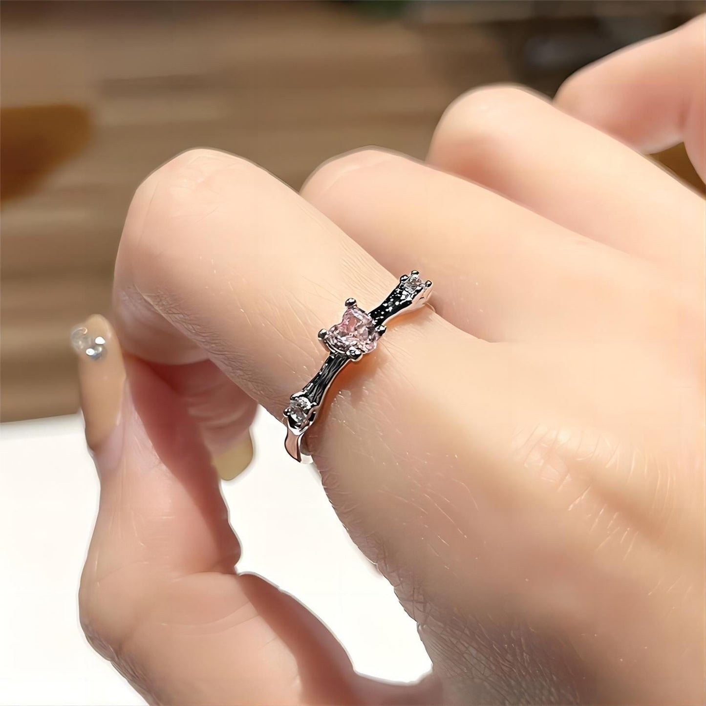 Charmante bague ouverte en forme de cœur en rose