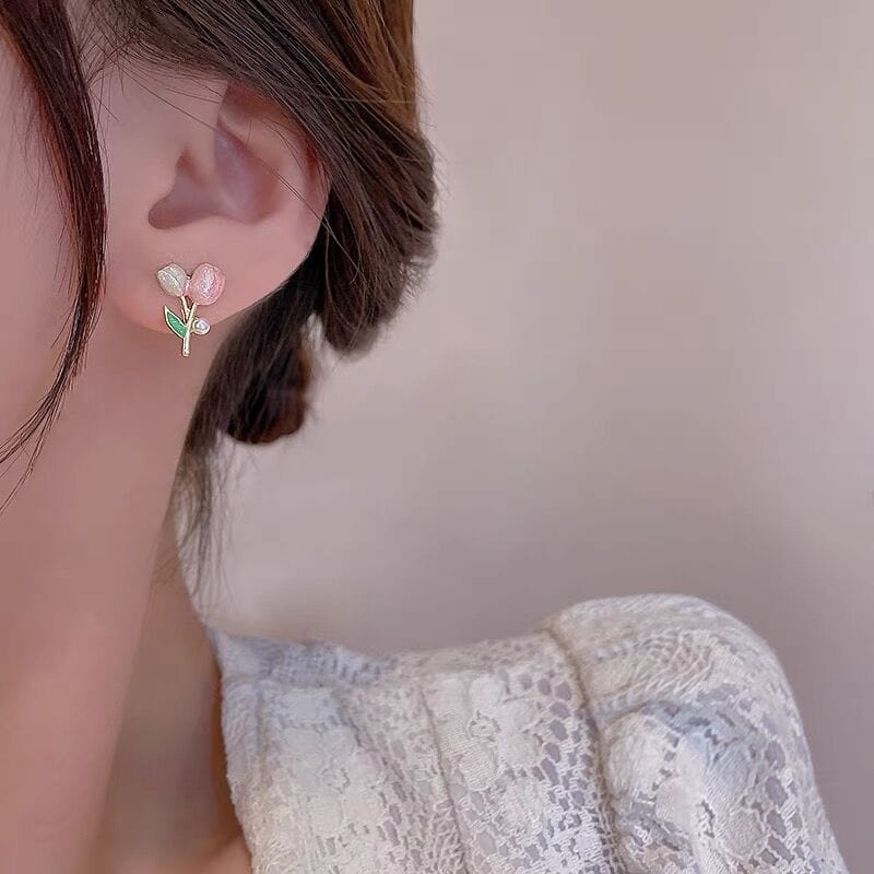 Sweet Pearl Charm Tulip Earrings