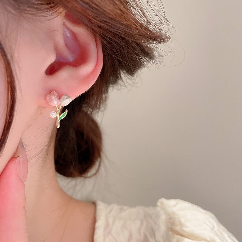 Sweet Pearl Charm Tulip Earrings