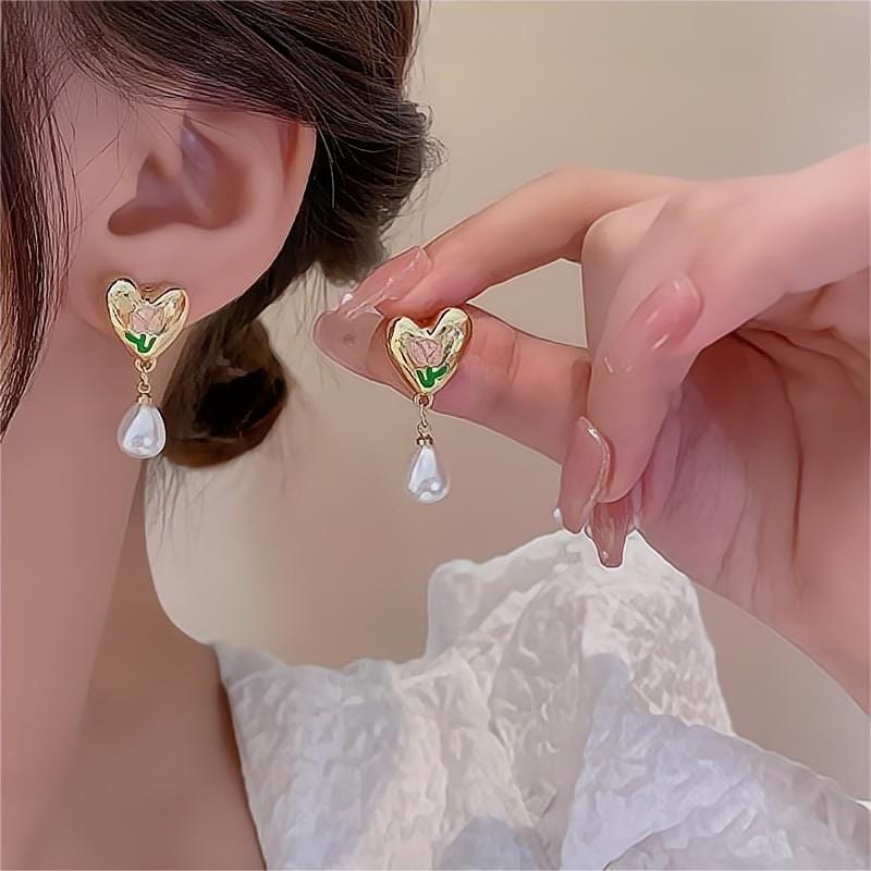 Boucles d'oreilles chics en forme de cœur tulipe en émail et perles