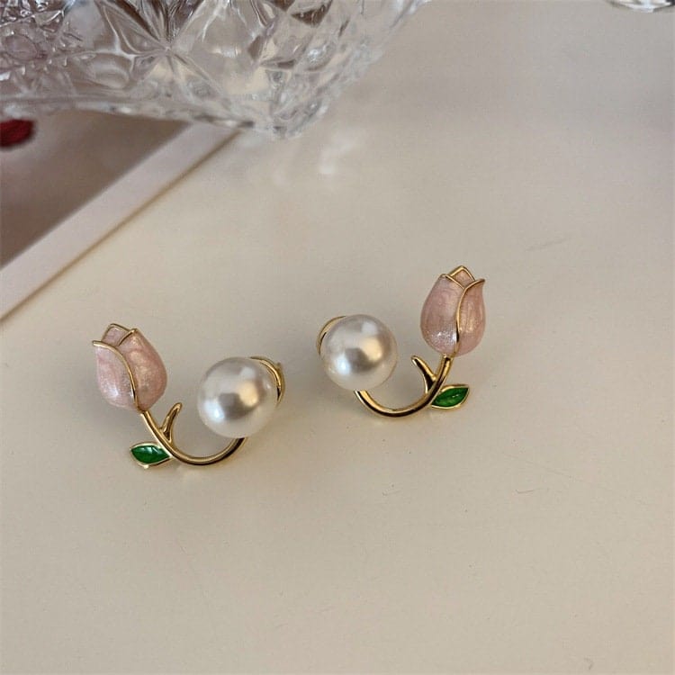 Sweet Charming Tulip Pearl Earrings