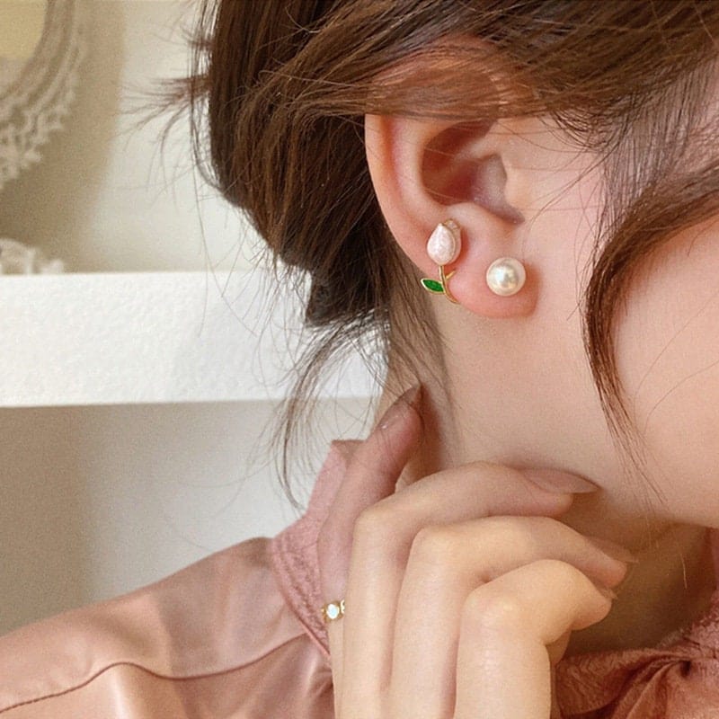 Sweet Charming Tulip Pearl Earrings