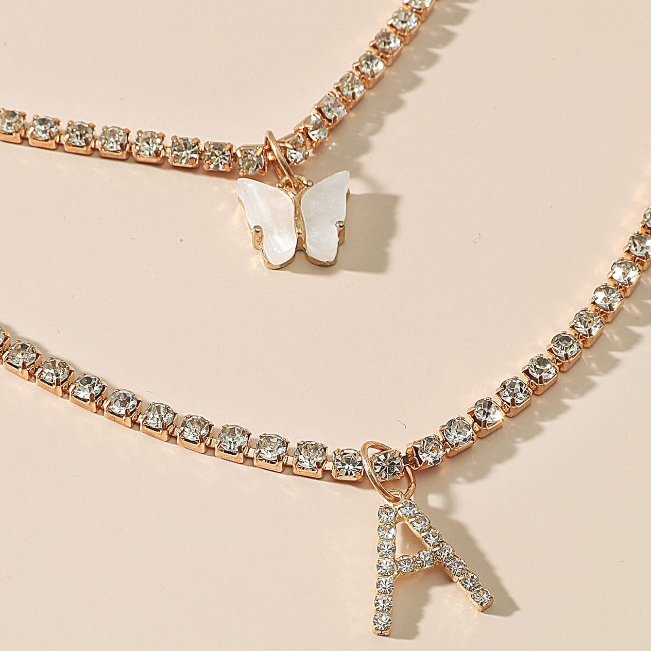 Ensemble de colliers à lettres initiales en forme de papillon et strass superposés