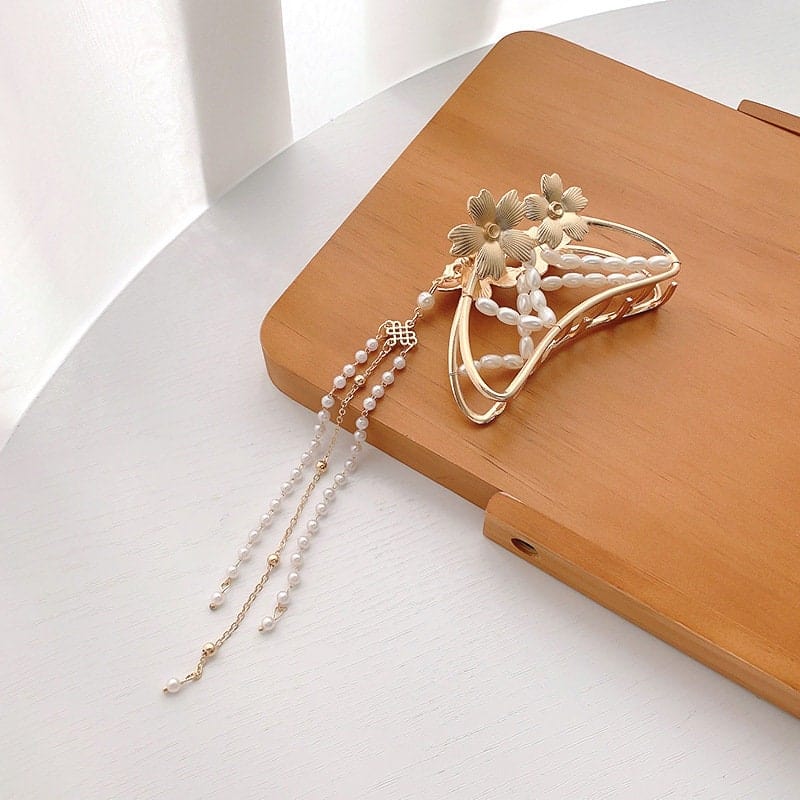 Haarspange mit Perlenkette und Quaste, Schmetterling, Chignon, Krallenclip