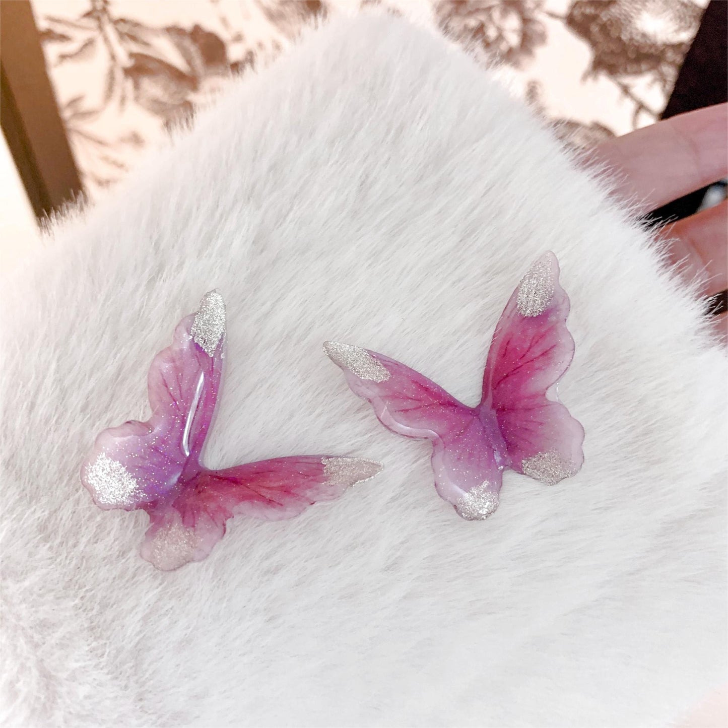 Boucles d'oreilles pendantes en forme de papillon rose