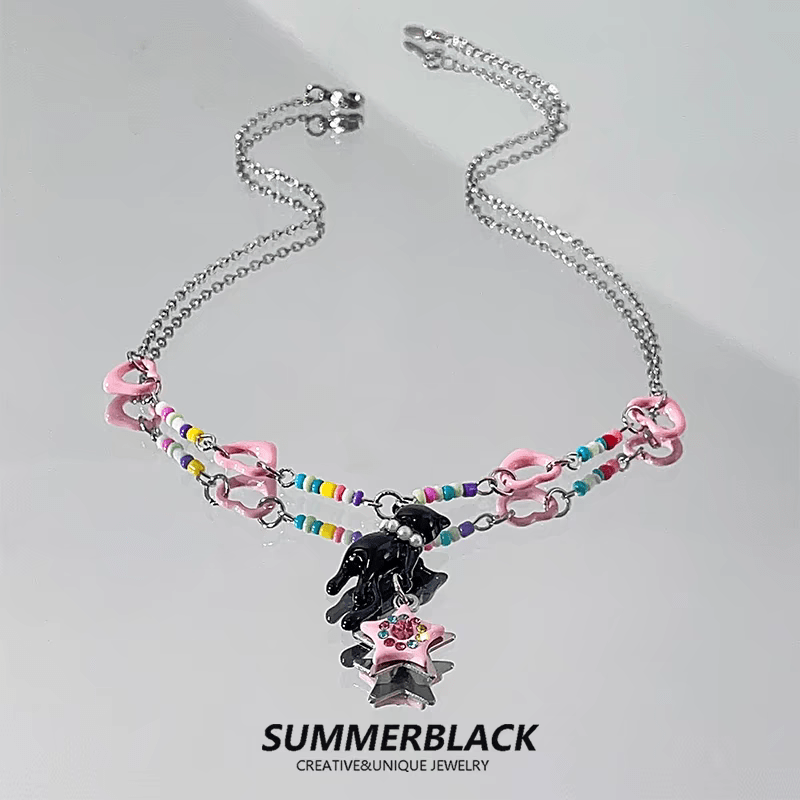 Collier avec un cœur rose et une étoile noire