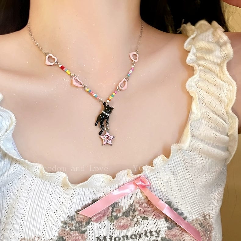 Collier avec un cœur rose et une étoile noire