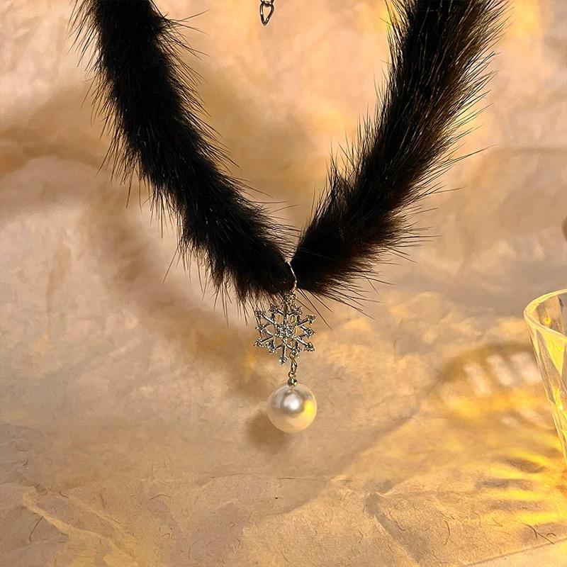 Pendant Chic Rhinestone Pearl Necklace Chain Choker Snowflake Plush Inlaid