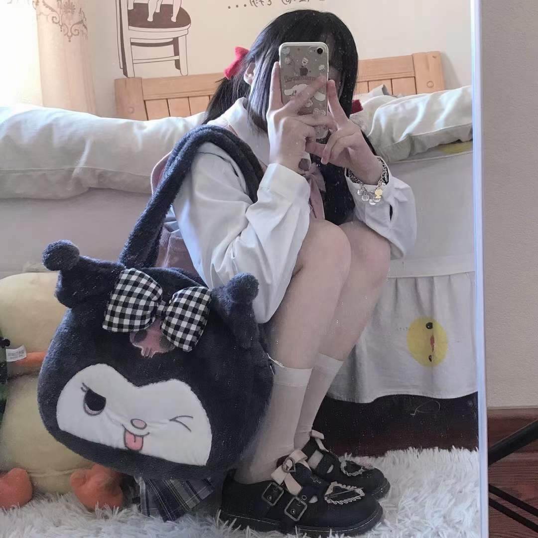 Kuro Fluffy Shoulder Bag