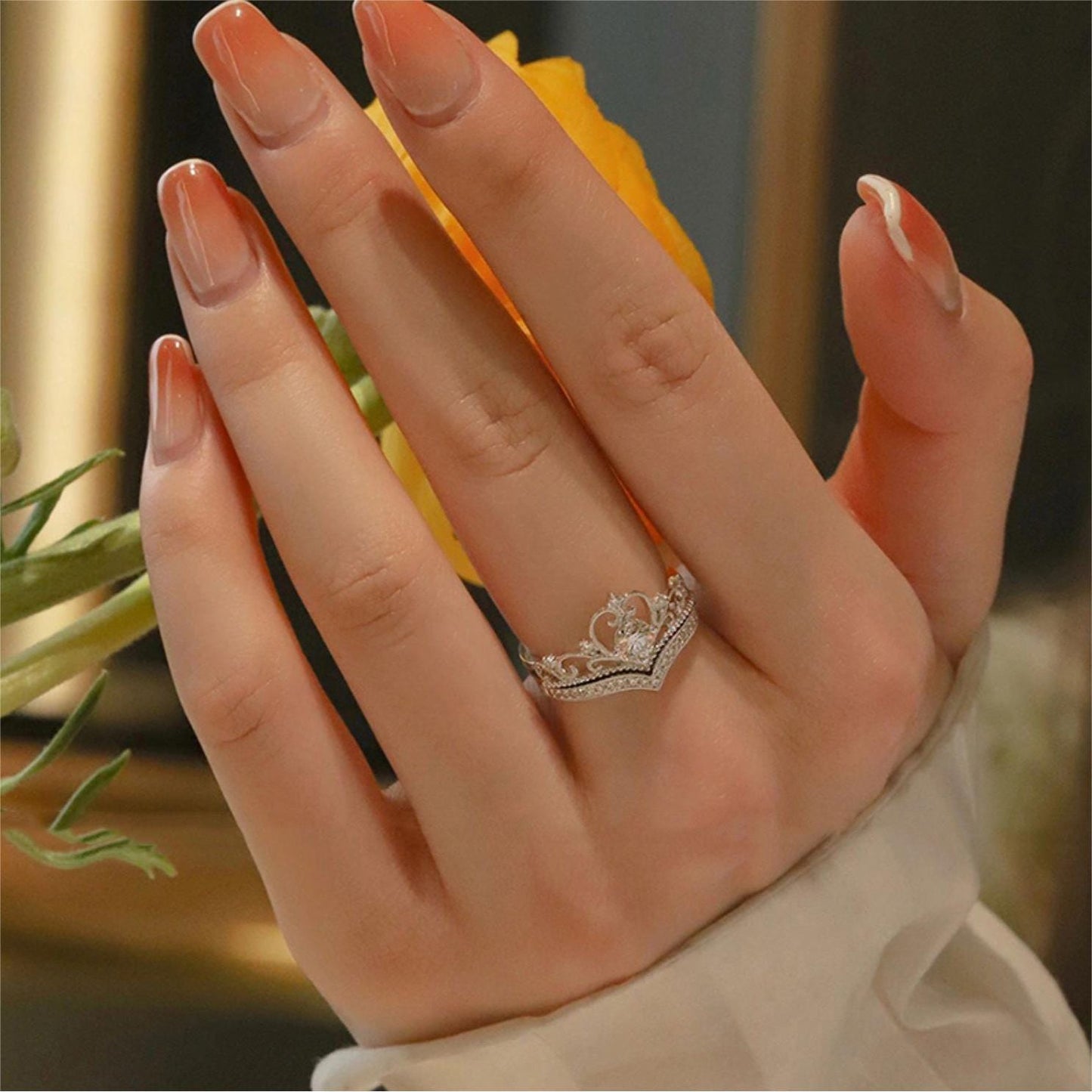 Charmant ensemble de bagues empilables en argent avec couronne