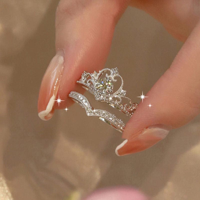 Charmant ensemble de bagues empilables en argent avec couronne