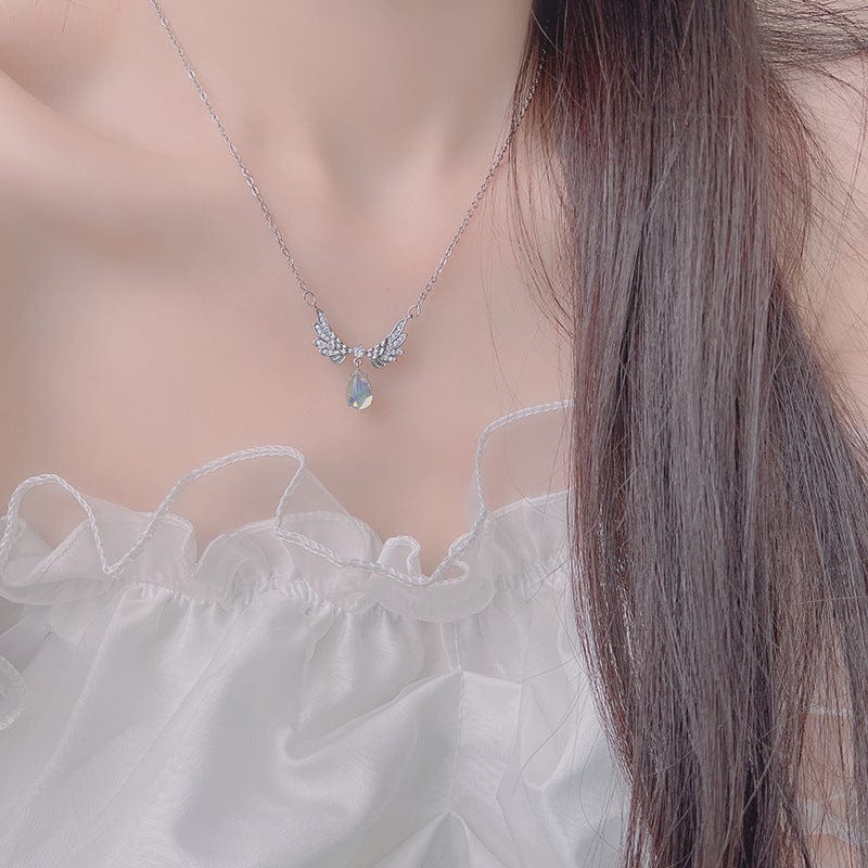Elegant Crystal Waterdrop Angel Wings Necklace