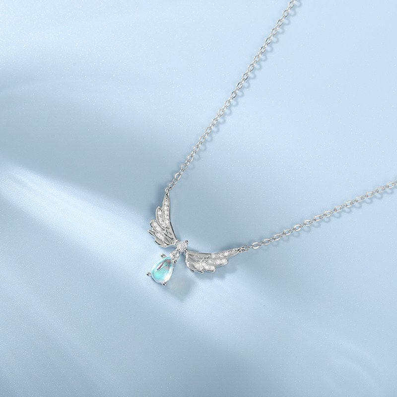 Elegant Crystal Waterdrop Angel Wings Necklace