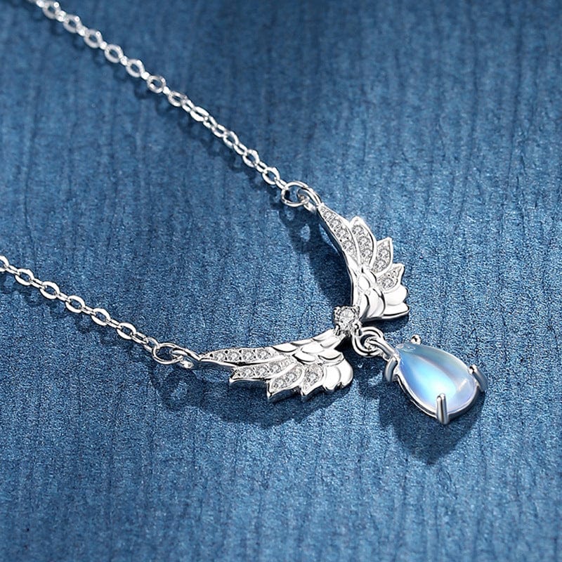 Elegant Crystal Waterdrop Angel Wings Necklace