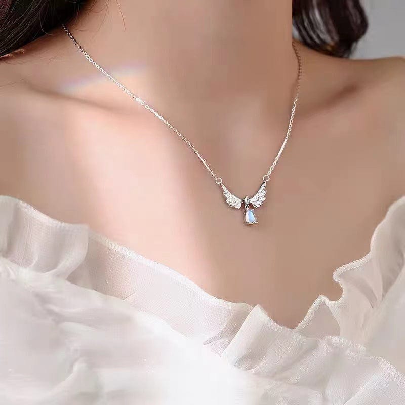 Elegant Crystal Waterdrop Angel Wings Necklace