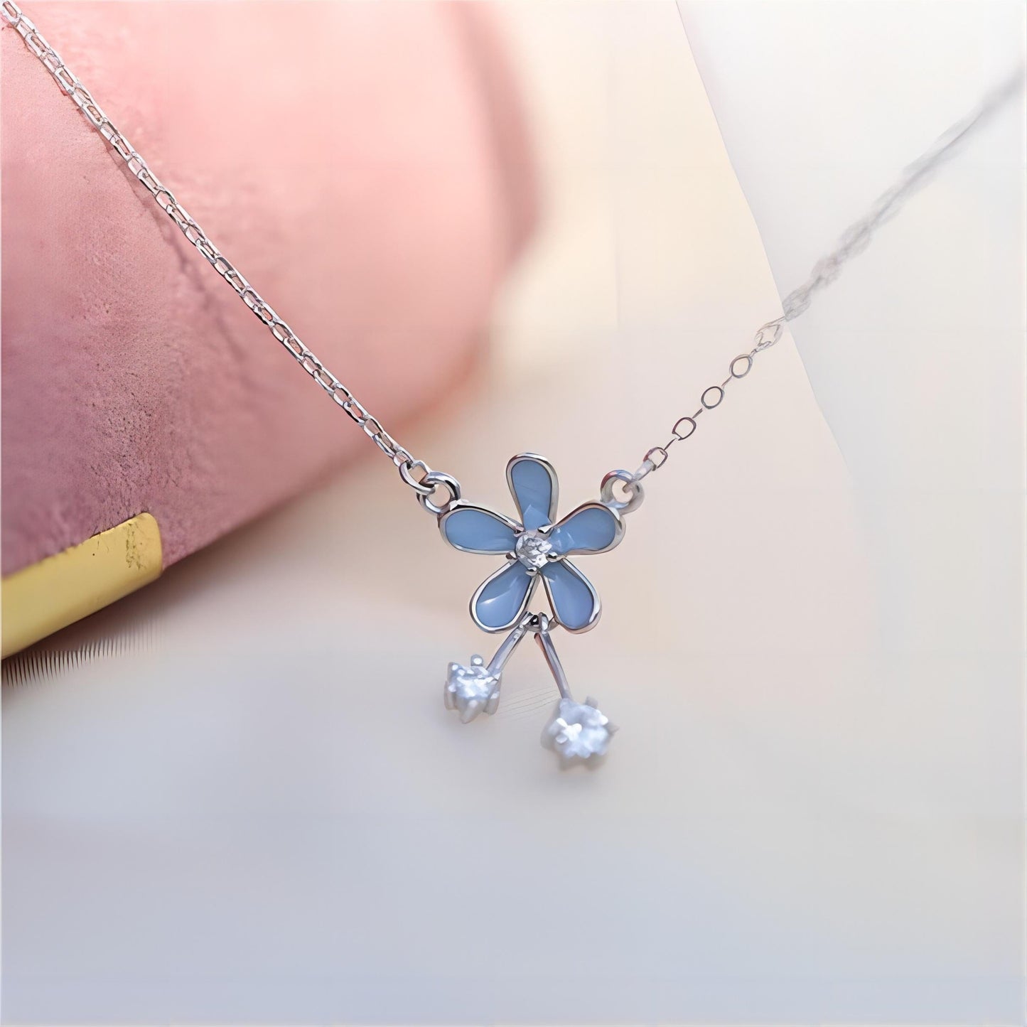 Elegant Blue Daisy Necklace