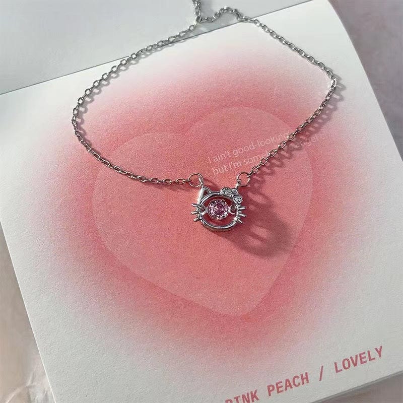 Collier mignon et élégant avec un chaton