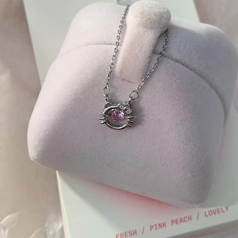 Collier mignon et élégant avec un chaton