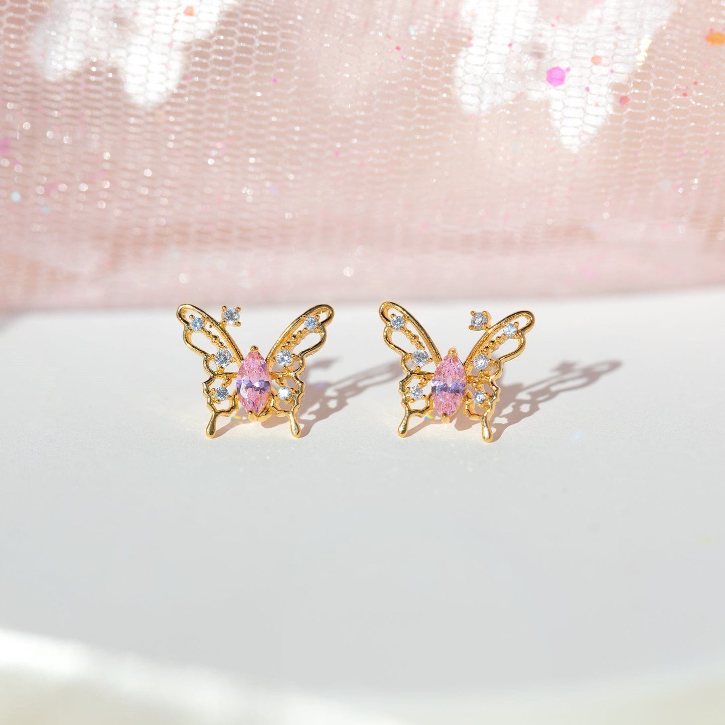 Boucles d'oreilles charmantes en forme de papillon creux