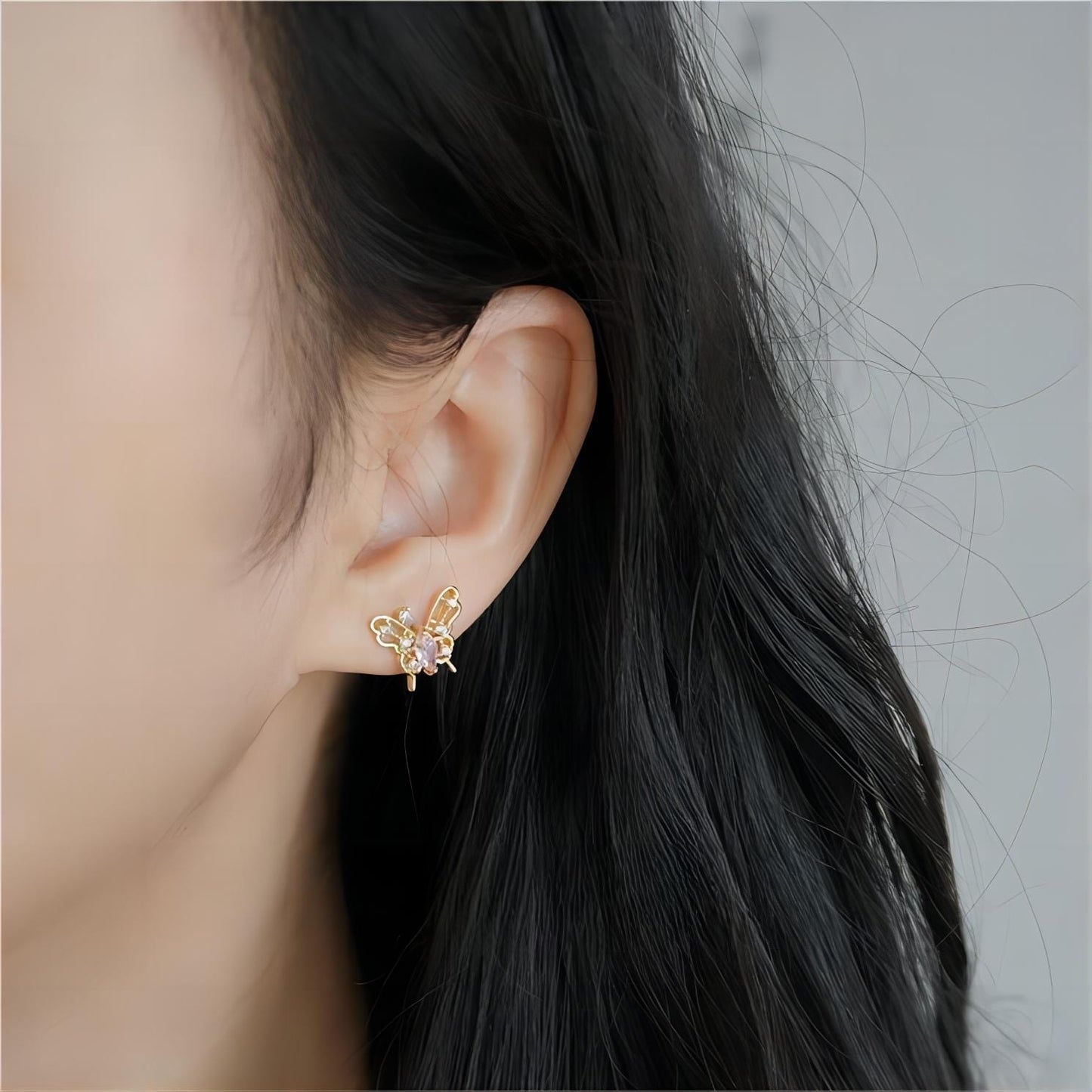 Boucles d'oreilles charmantes en forme de papillon creux