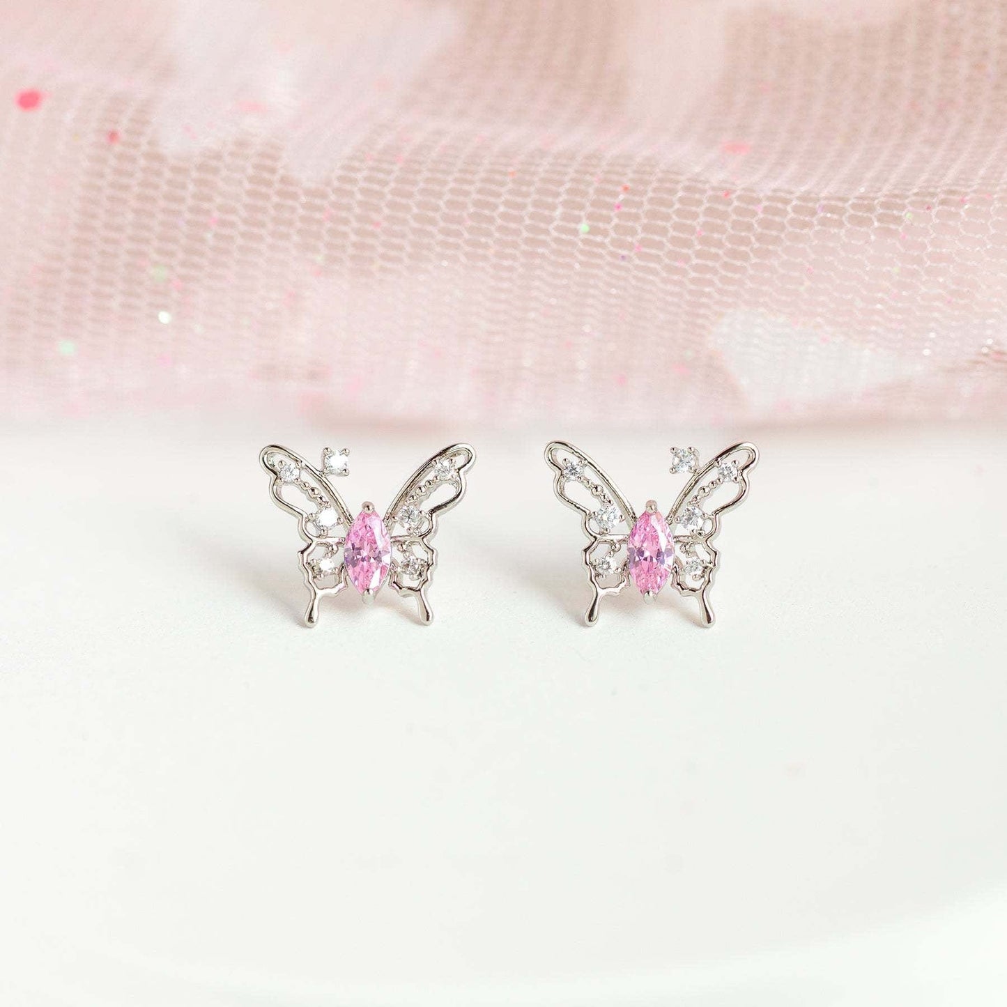 Boucles d'oreilles charmantes en forme de papillon creux