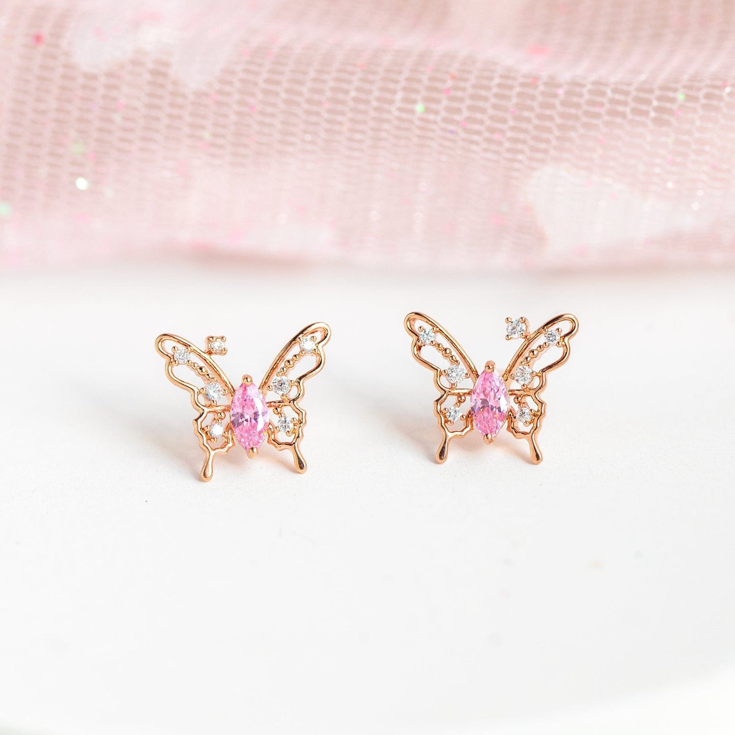 Boucles d'oreilles charmantes en forme de papillon creux