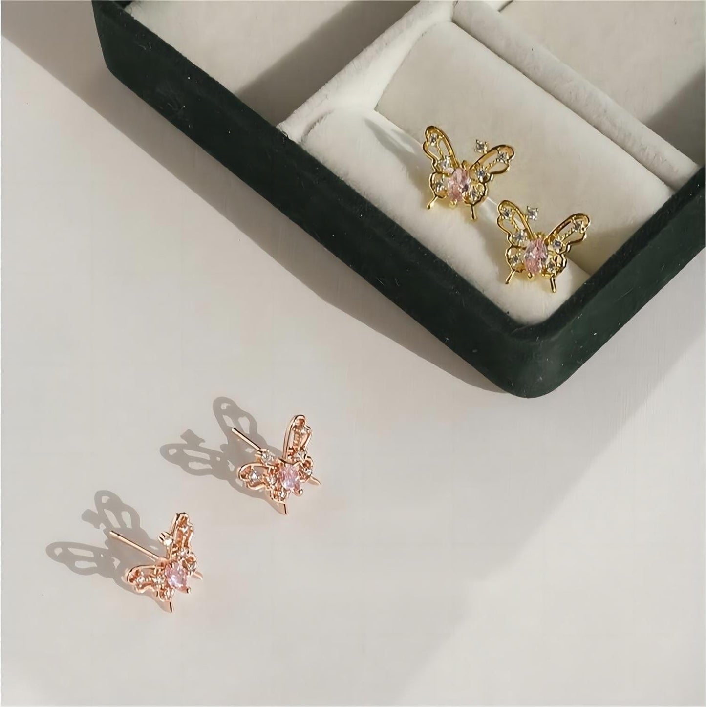 Boucles d'oreilles charmantes en forme de papillon creux