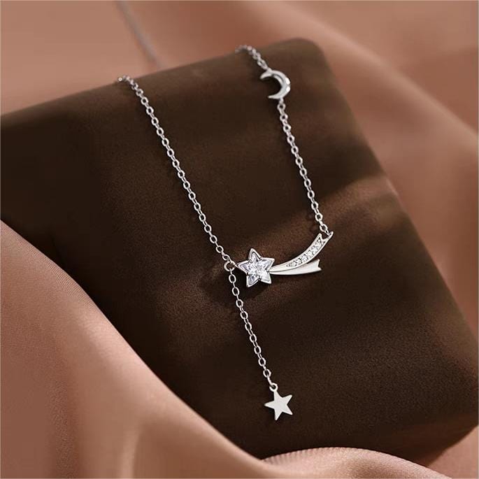 Collier charmant avec phases de lune et étoiles météores