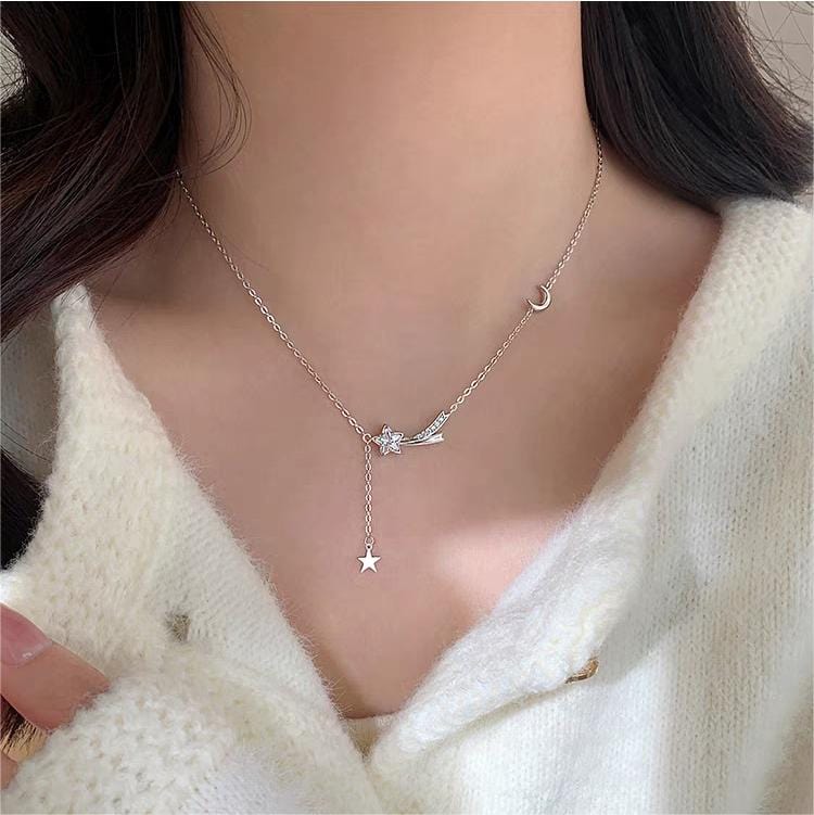 Collier charmant avec phases de lune et étoiles météores