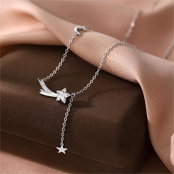Collier charmant avec phases de lune et étoiles météores