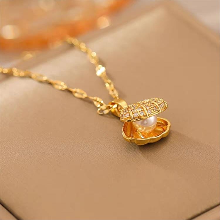 Trendy Pearl Shell Pendant Chain Necklace