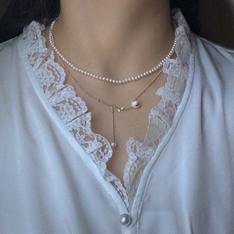 Collier chaîne rolo avec breloque en perles de tulipe en émail doux