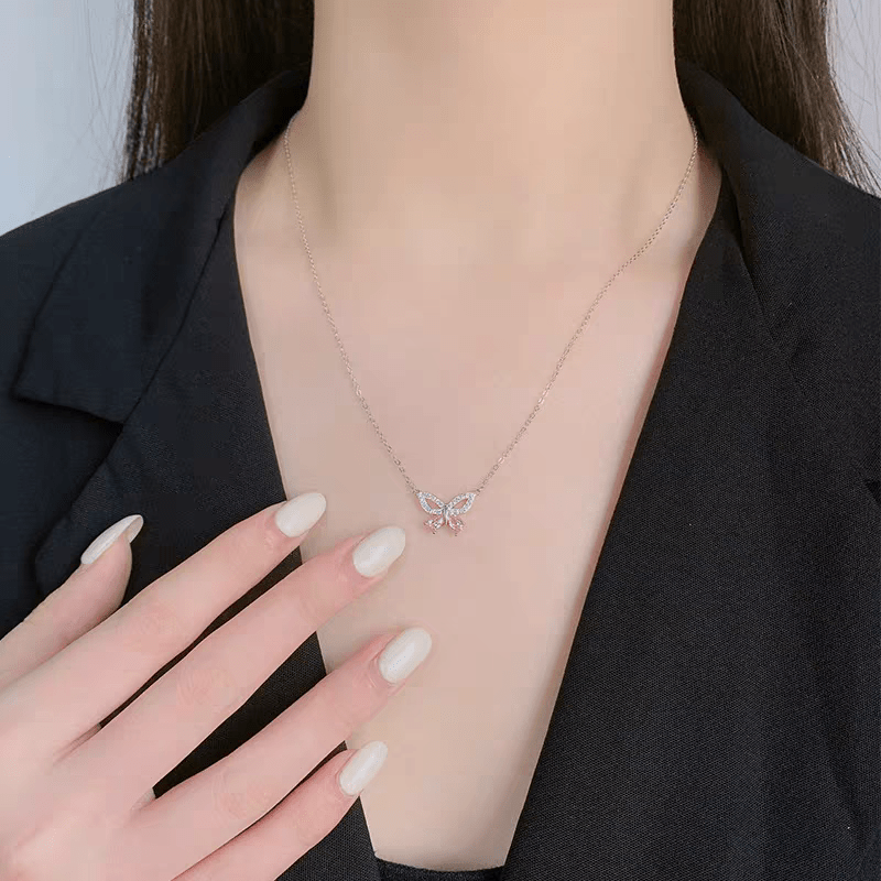 Collier élégant avec nœud papillon en argent