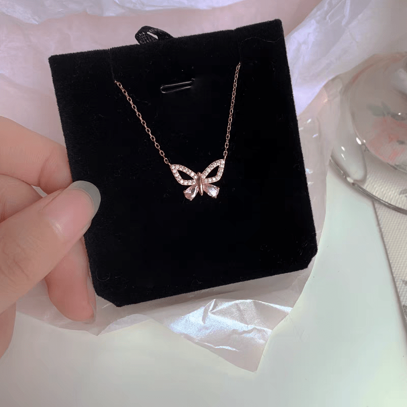 Collier élégant avec nœud papillon en argent