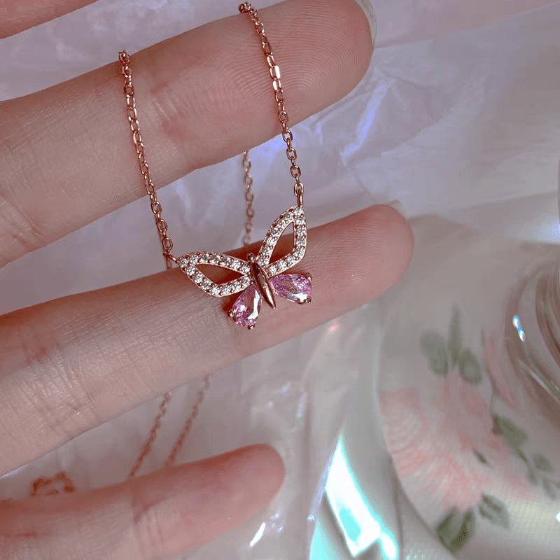 Collier élégant avec nœud papillon en argent
