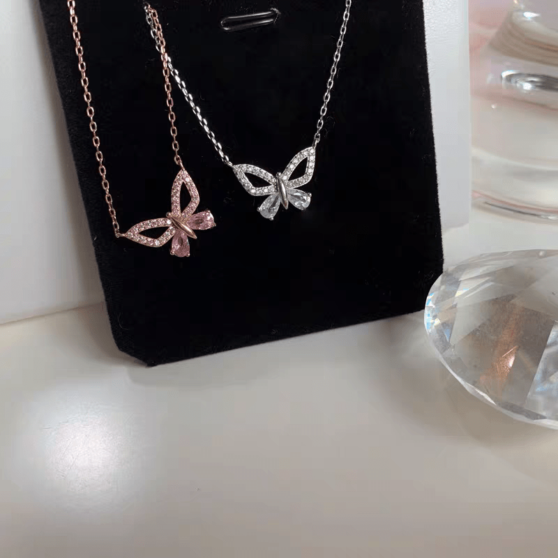 Collier élégant avec nœud papillon en argent